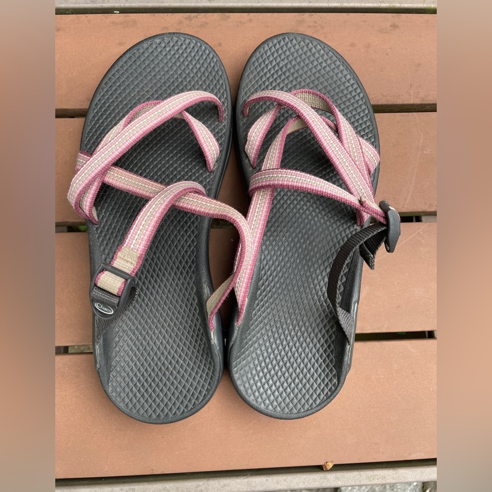 Chaco Tegu Slide Slip on Pink and Black Strappy Sandals EUC Women’s Size 8